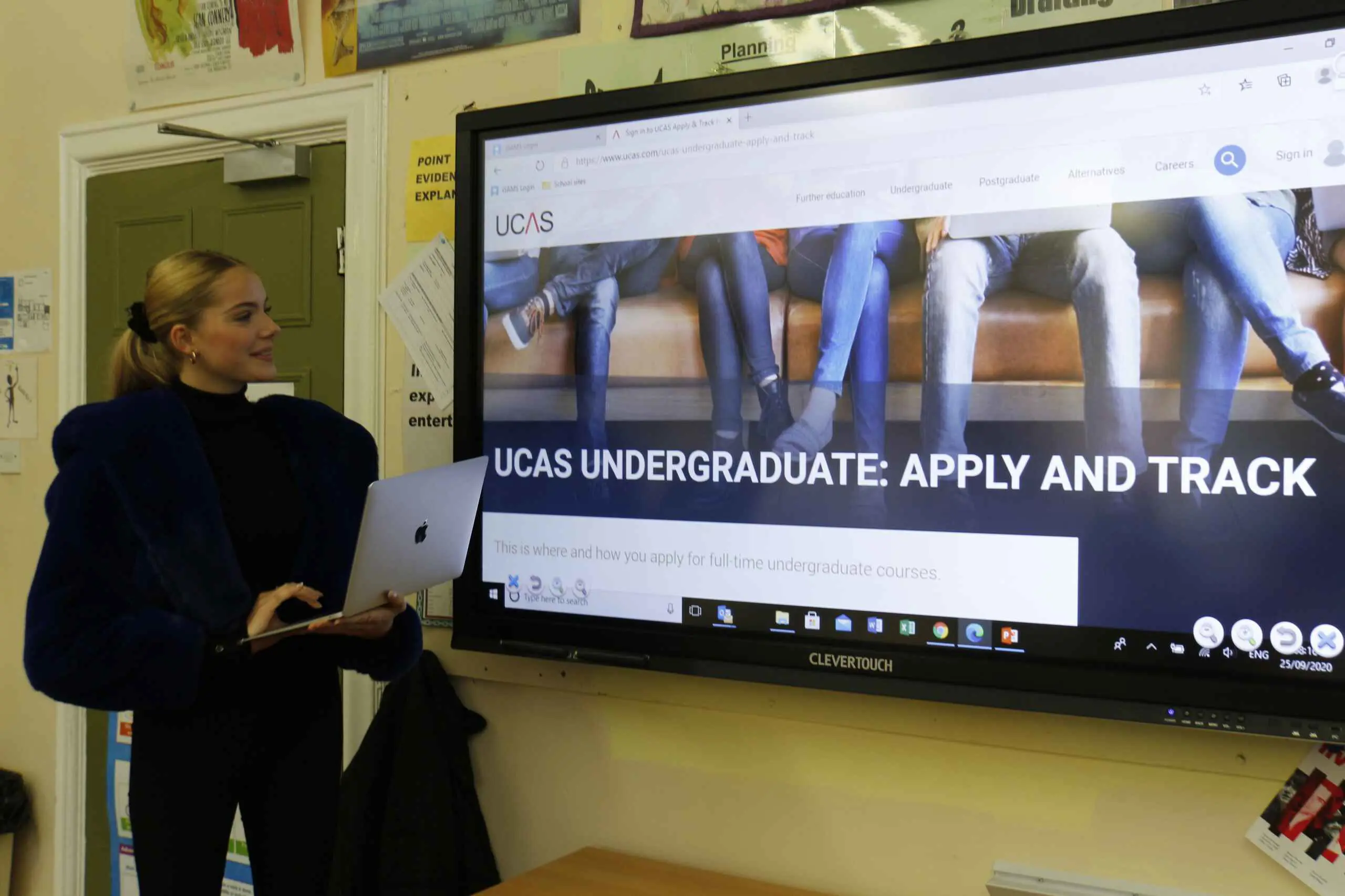 Teacher giving presentation on UCAS undergrad