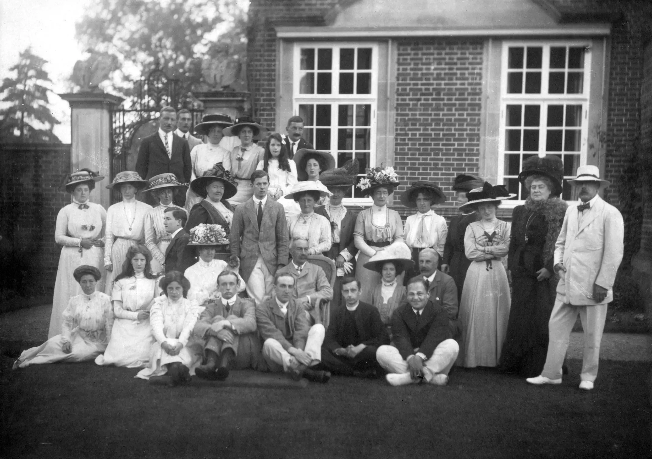 Black and white photo of group in Edwardian dress